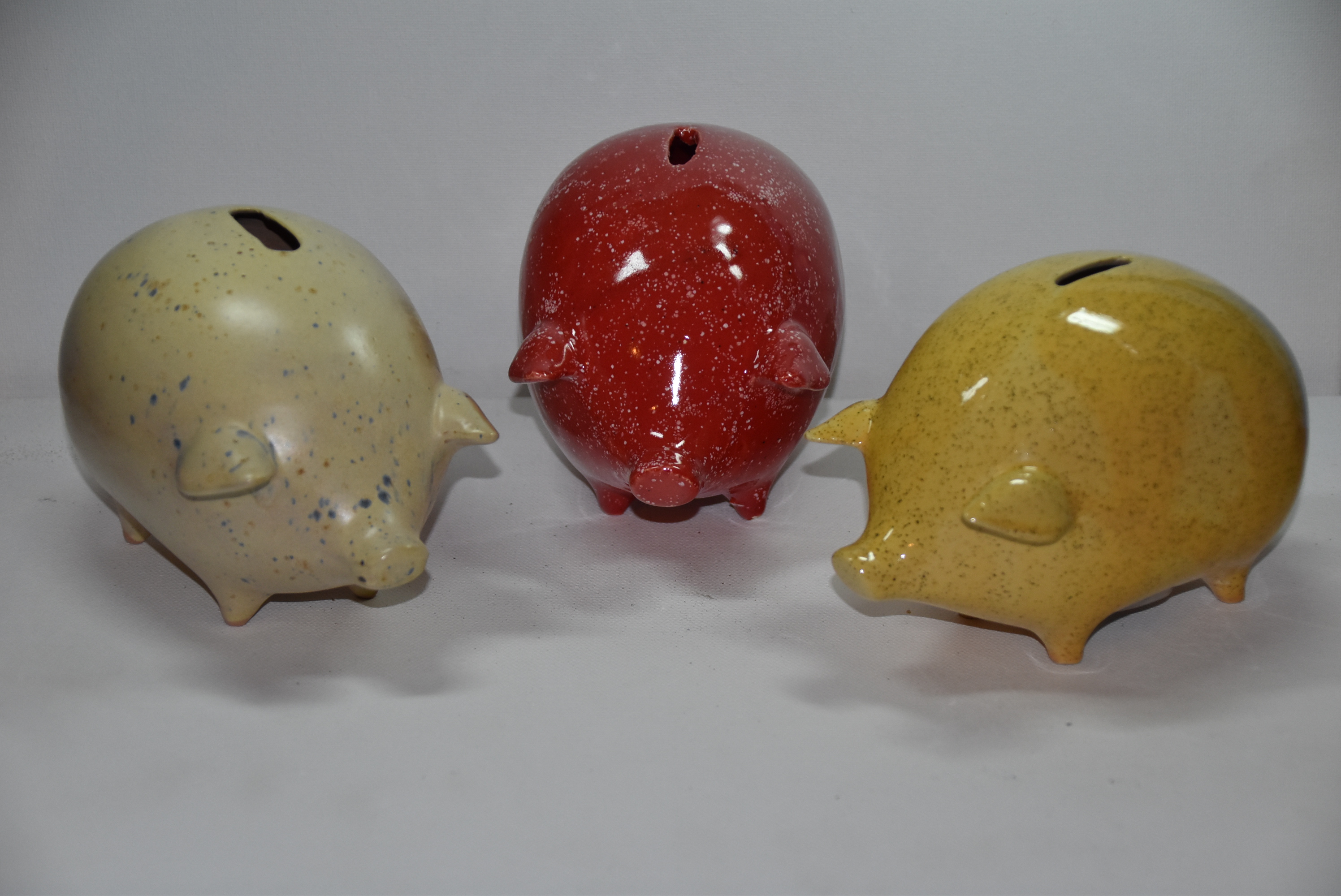 Sparschweine, verschiedene Farben