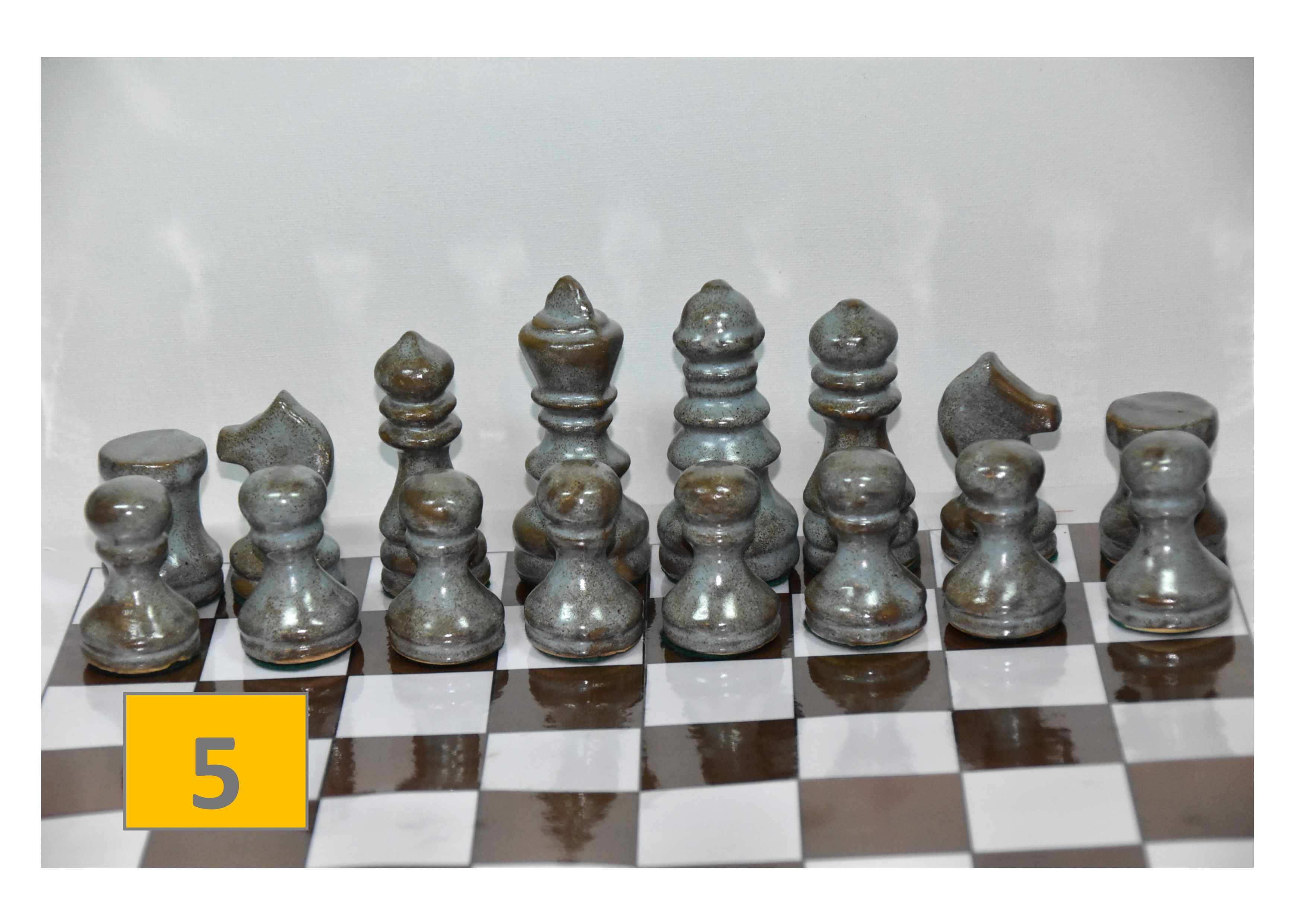 blaiuquarz, grau mit dunkler Flockenbildung, seidenmatt